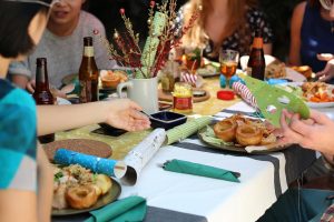 Réunir des amis autour d'un repas